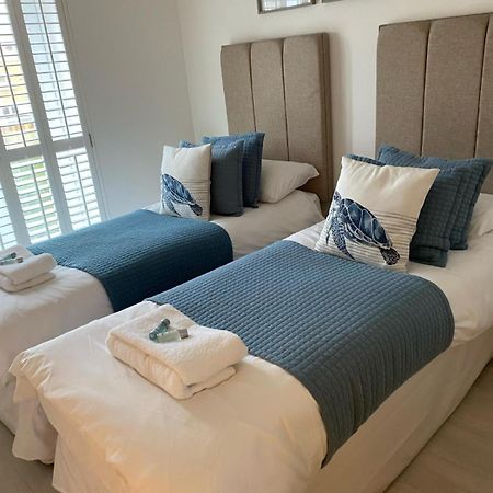 Luxury Beachfront Outstanding 2 Bedroom Apartment イーストボーン エクステリア 写真