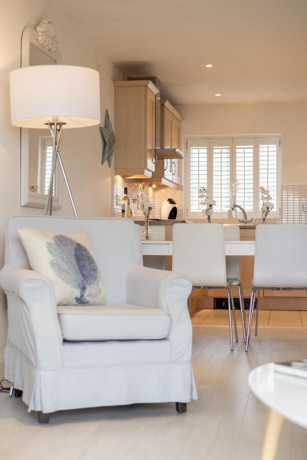 Luxury Beachfront Outstanding 2 Bedroom Apartment イーストボーン エクステリア 写真