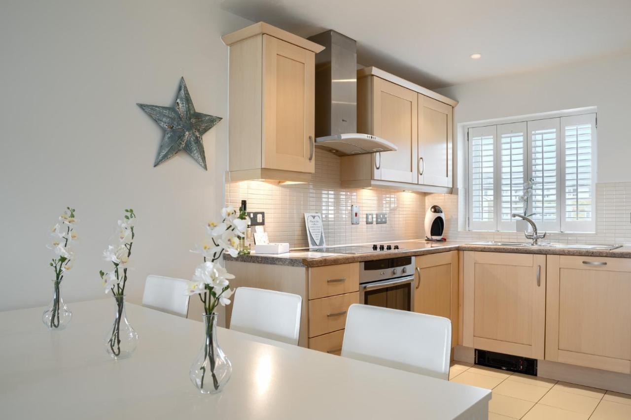 Luxury Beachfront Outstanding 2 Bedroom Apartment イーストボーン エクステリア 写真