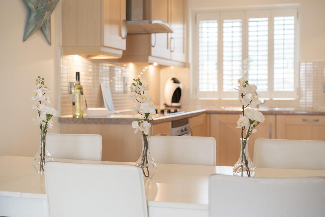 Luxury Beachfront Outstanding 2 Bedroom Apartment イーストボーン エクステリア 写真
