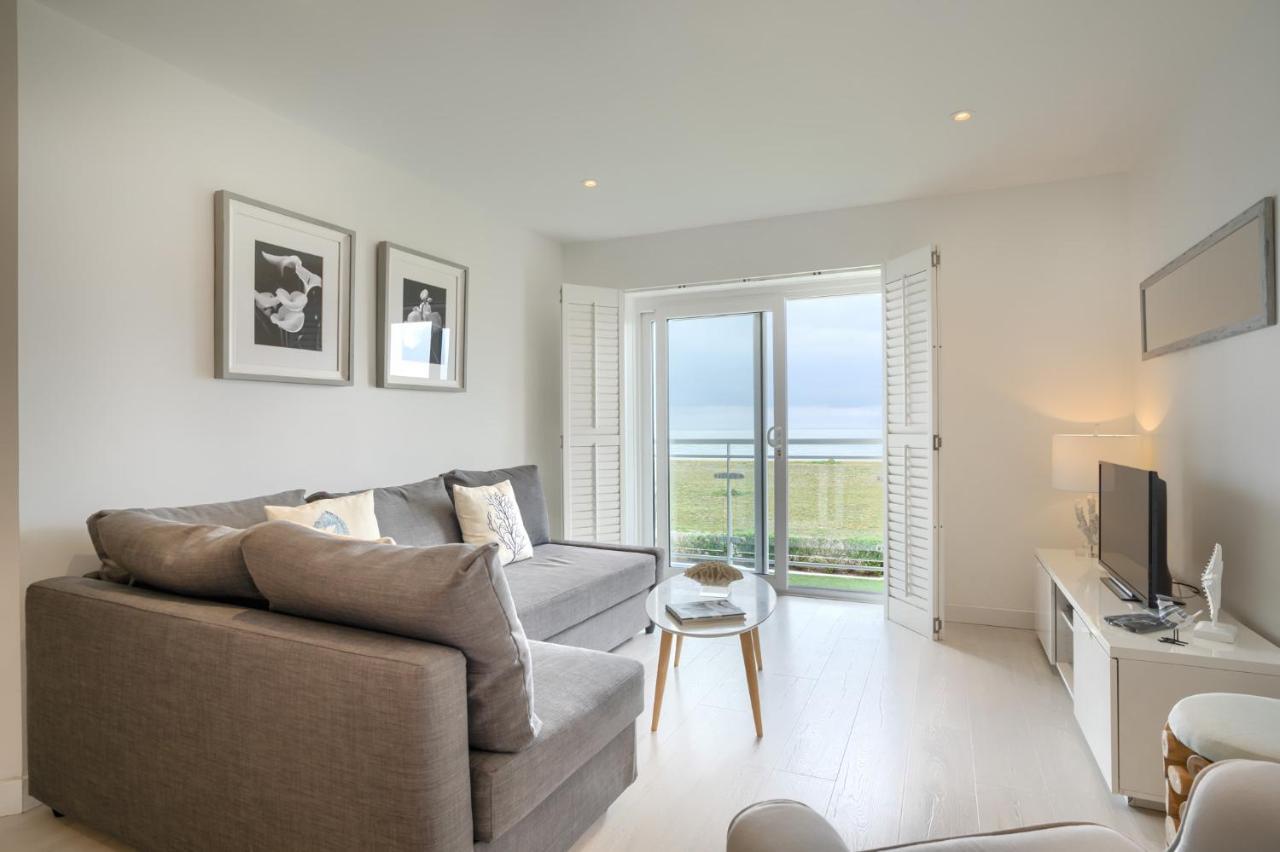 Luxury Beachfront Outstanding 2 Bedroom Apartment イーストボーン エクステリア 写真