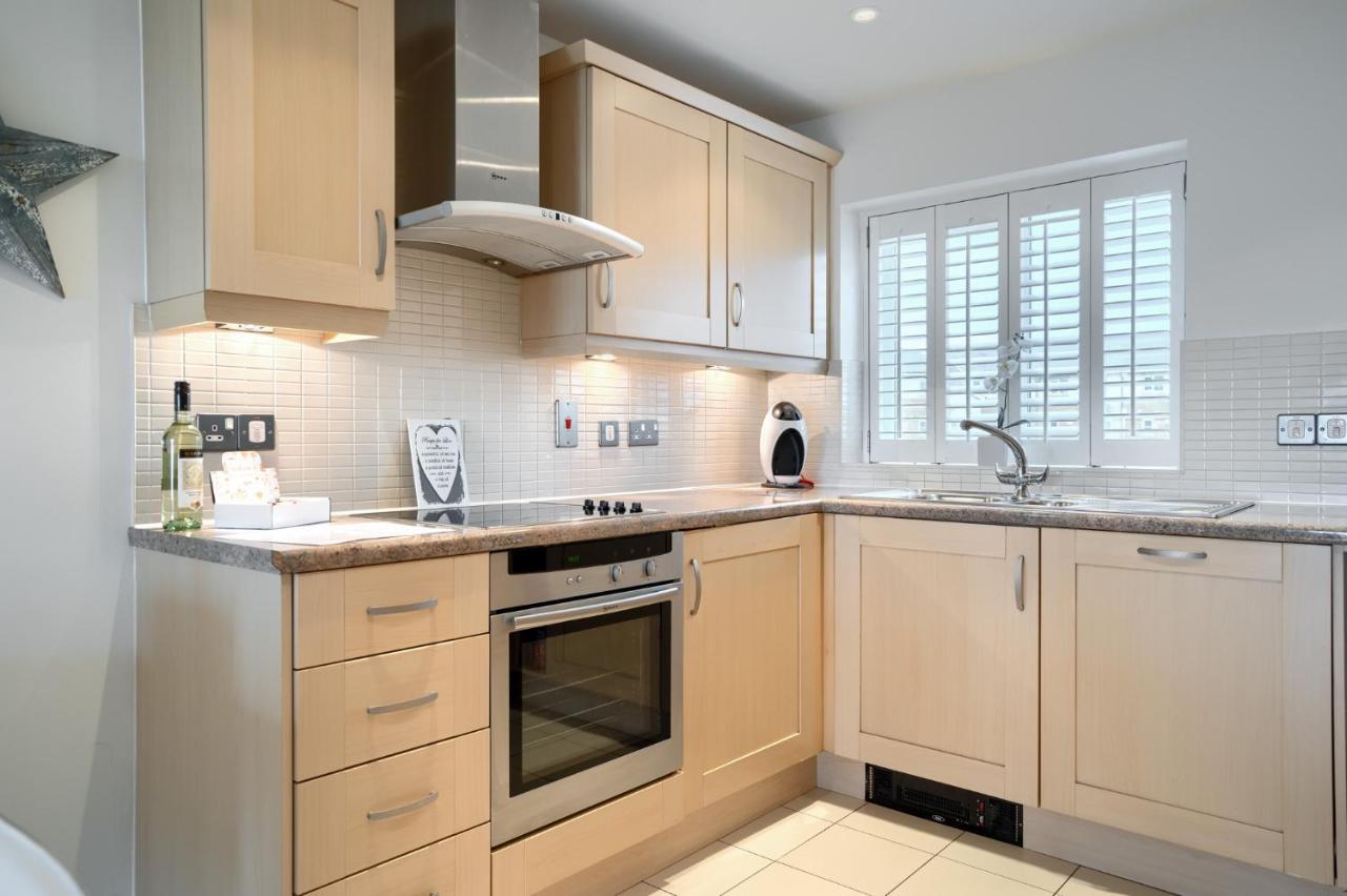 Luxury Beachfront Outstanding 2 Bedroom Apartment イーストボーン エクステリア 写真