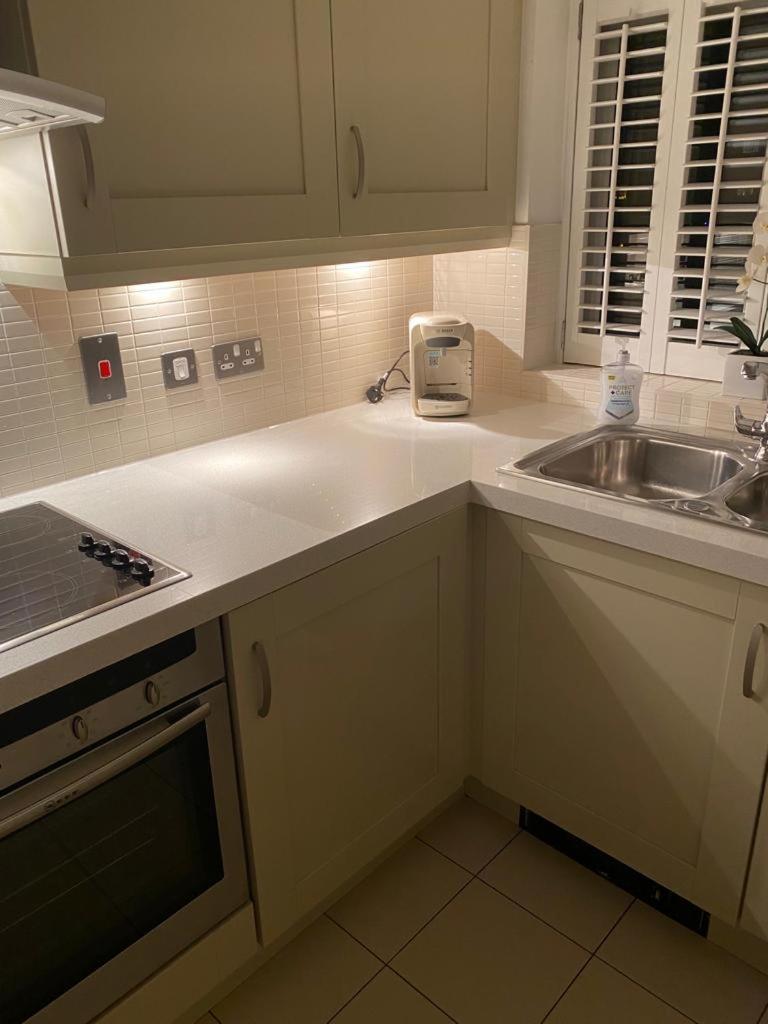 Luxury Beachfront Outstanding 2 Bedroom Apartment イーストボーン エクステリア 写真